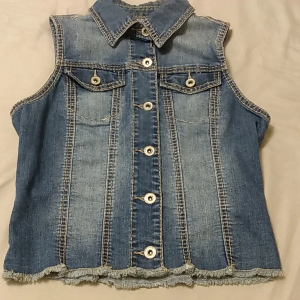 Maurices Stretchy Denim Vest + Size Small - Picture 4 of 6